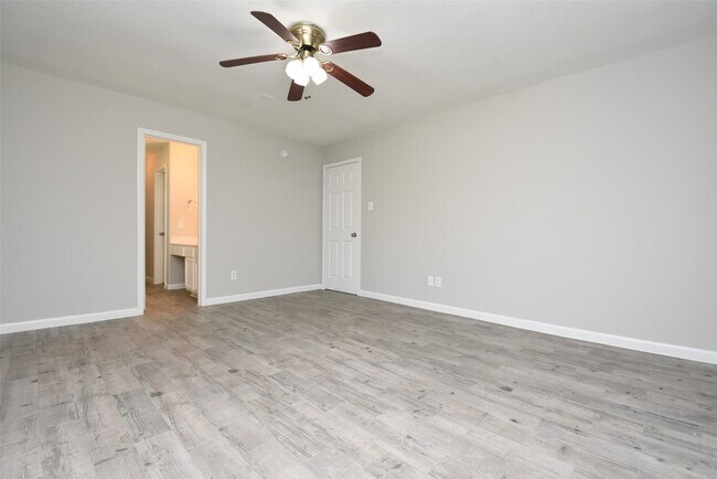 Building Photo - 21603 Falvel Lake Dr