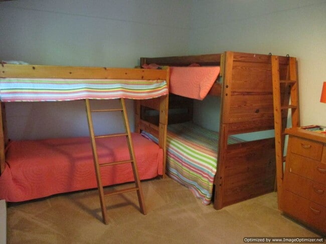 Building Photo - Charming Partially Furnished Waterfront Ho...