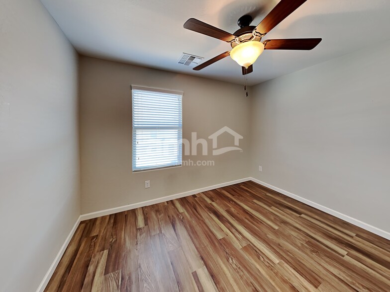 Building Photo - 20755 W Maiden Ln