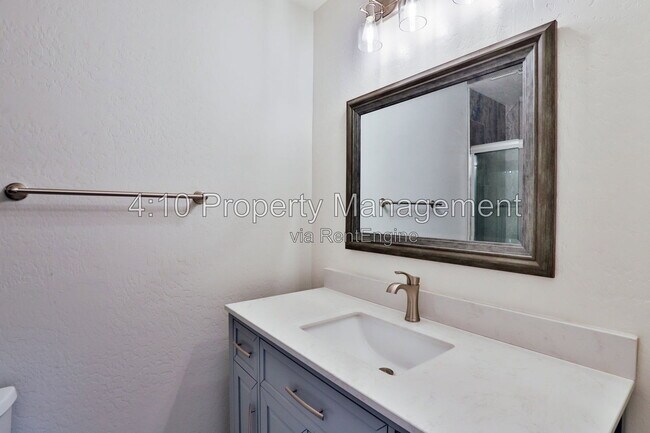 Building Photo - 4230 E Woodland Dr