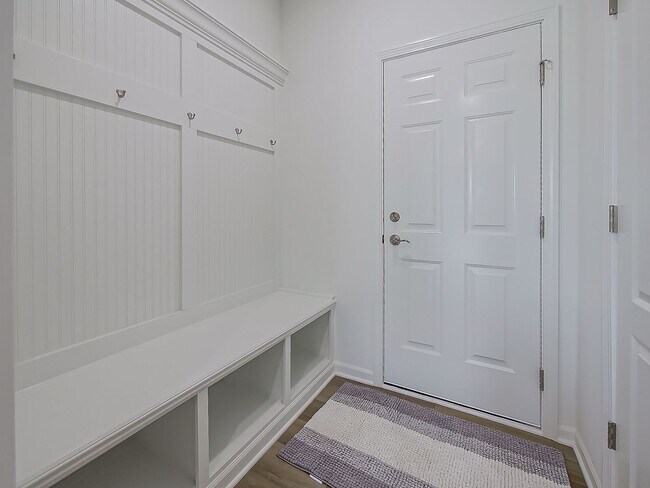 Building Photo - AVAILABLE NOW! Modern Comfort Meets Everyd...