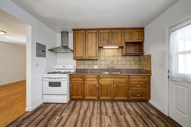 Building Photo - 654 Patterson-