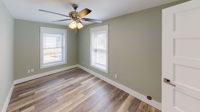 Building Photo - $1650 per Bedroom | 7BR/5BA in Fort Sander...