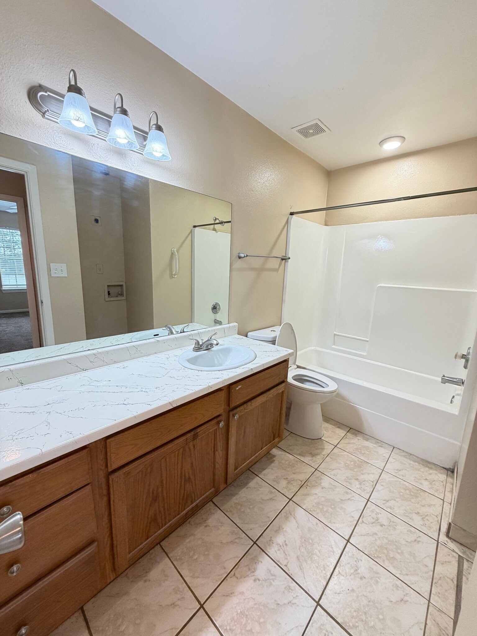Building Photo - 811 Cloyd Dr
