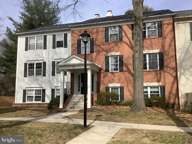 Building Photo - 12 Normandy Square Ct