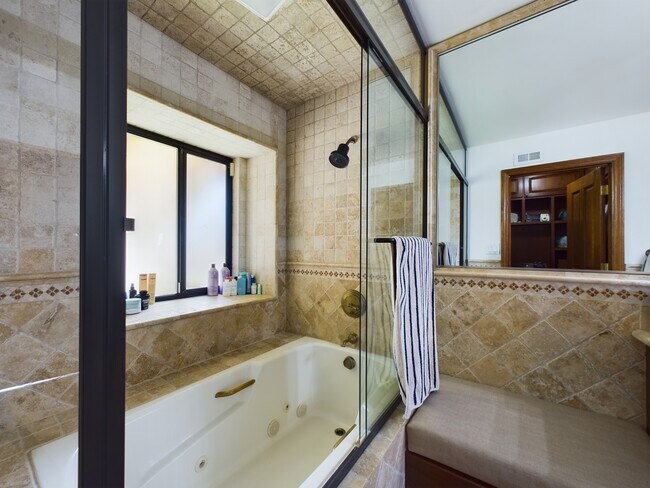 Building Photo - 2543 Caminito Muirfield