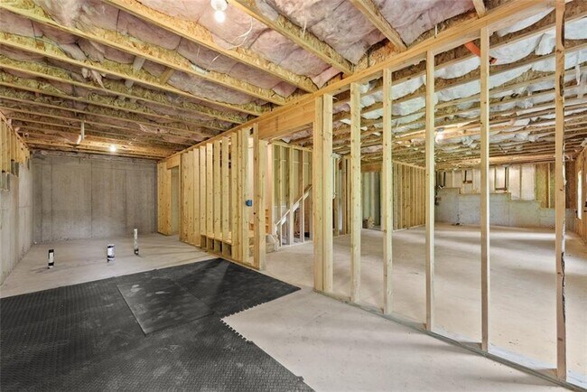 Building Photo - 4656 Silver Oak Dr SW