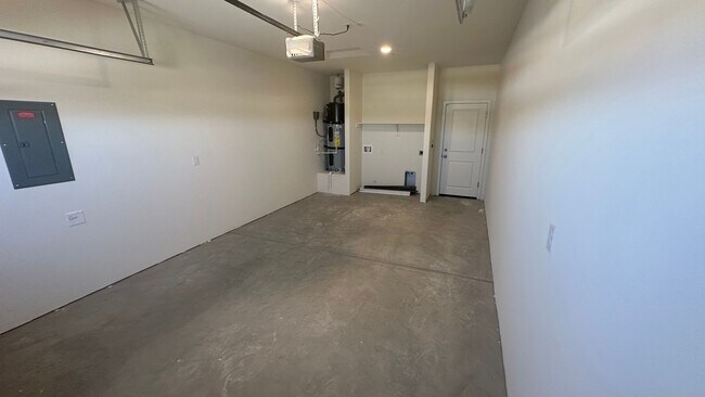 Building Photo - Coyote Run Duplexes 9004