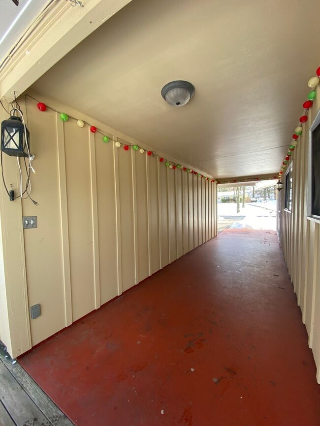 Building Photo - 1931 Fairwood Ln