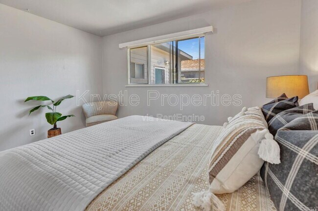 Building Photo - 380 Pepper Dr