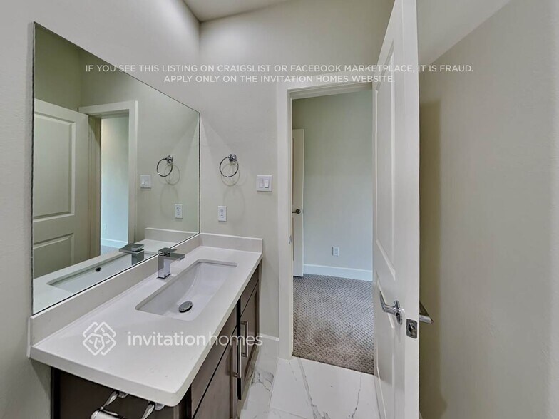 Building Photo - 10522 Executive Lake Dr
