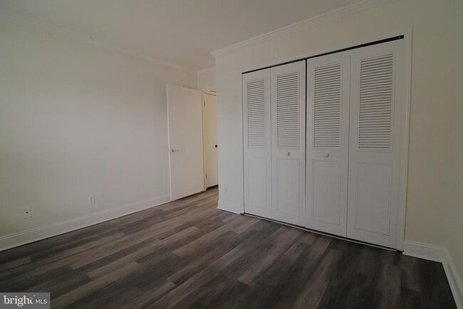 Building Photo - 6010 Westchester Park Dr