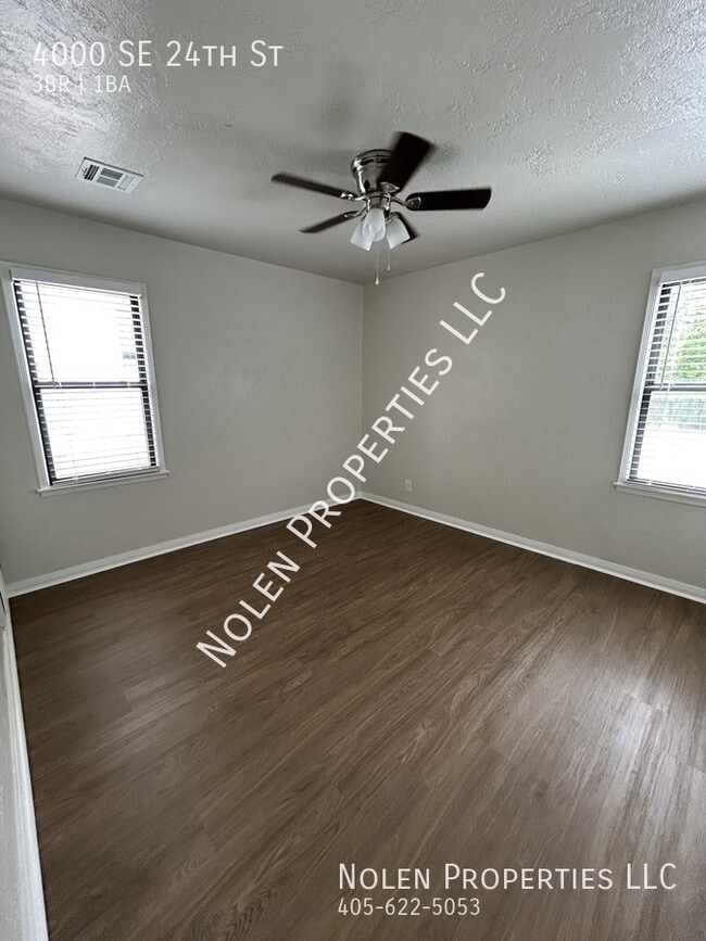 Building Photo - 4000 SE 24th St