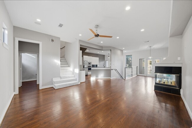 Building Photo - 1628 Van Buren St