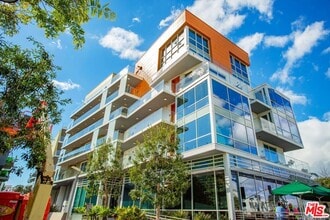 Building Photo - 1705 Ocean Ave