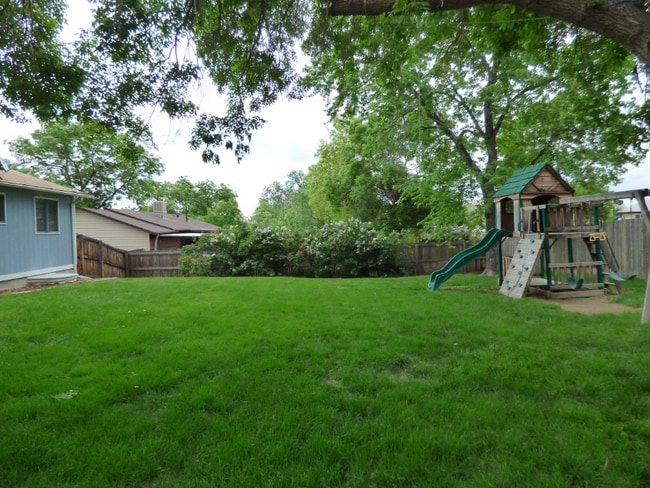Building Photo - Spacious and Charming Lakewood Home with HUGE yard!