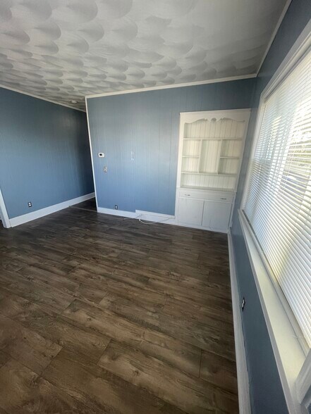 Primary Photo - 19 Chestnut St