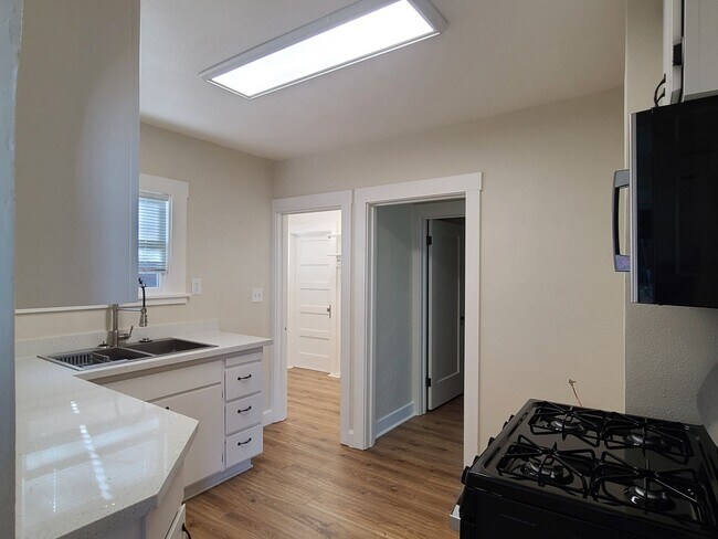 Building Photo - Action Properties R.E.S. Inc offering Central Roseville 2 Bed, 1bath  Carport Parking, Large yard...
