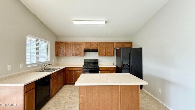 Building Photo - 1045 E Nardini St