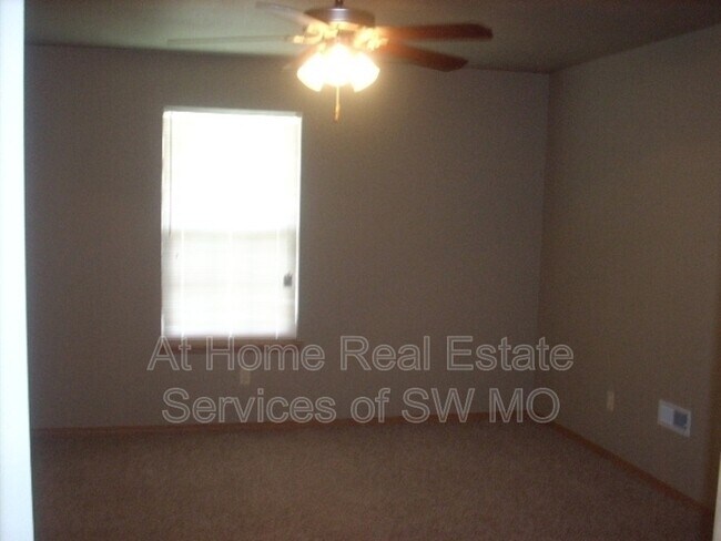 Building Photo - 616 S Rilynn