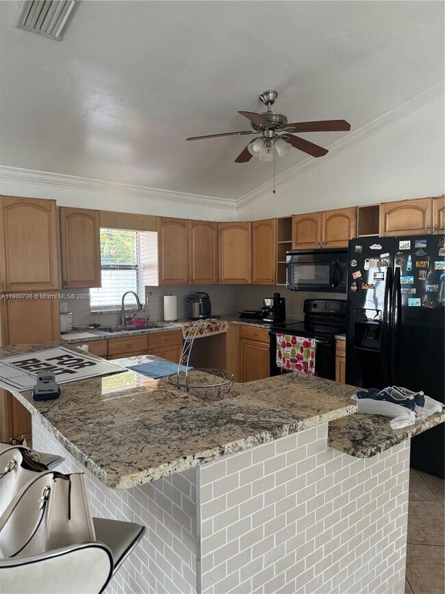 Building Photo - 609 SE 2nd St