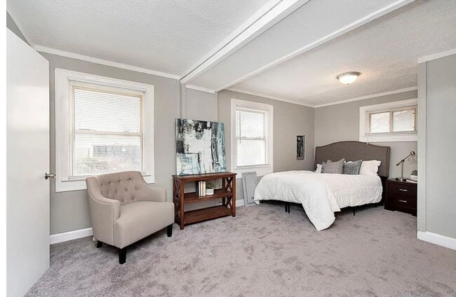 Building Photo - 241 S Temple Ave