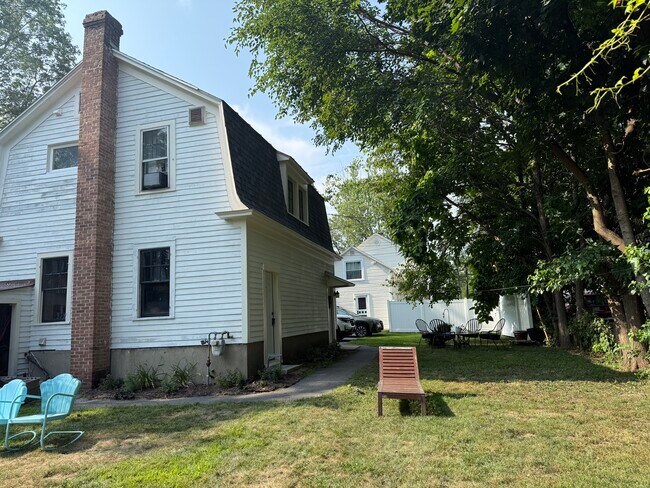 Building Photo - 208 Lake Ave