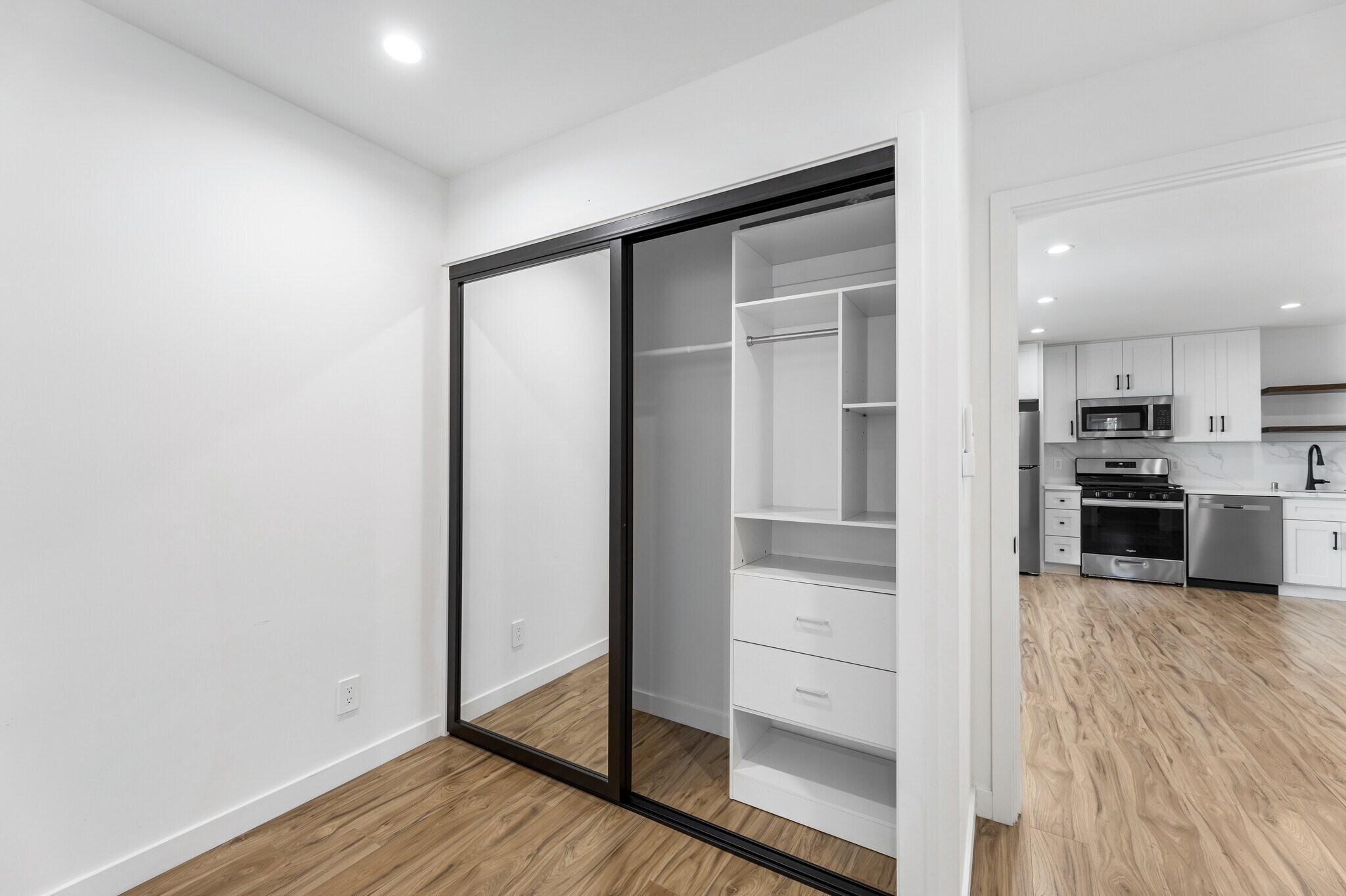 closet - 738 S Stanley Ave