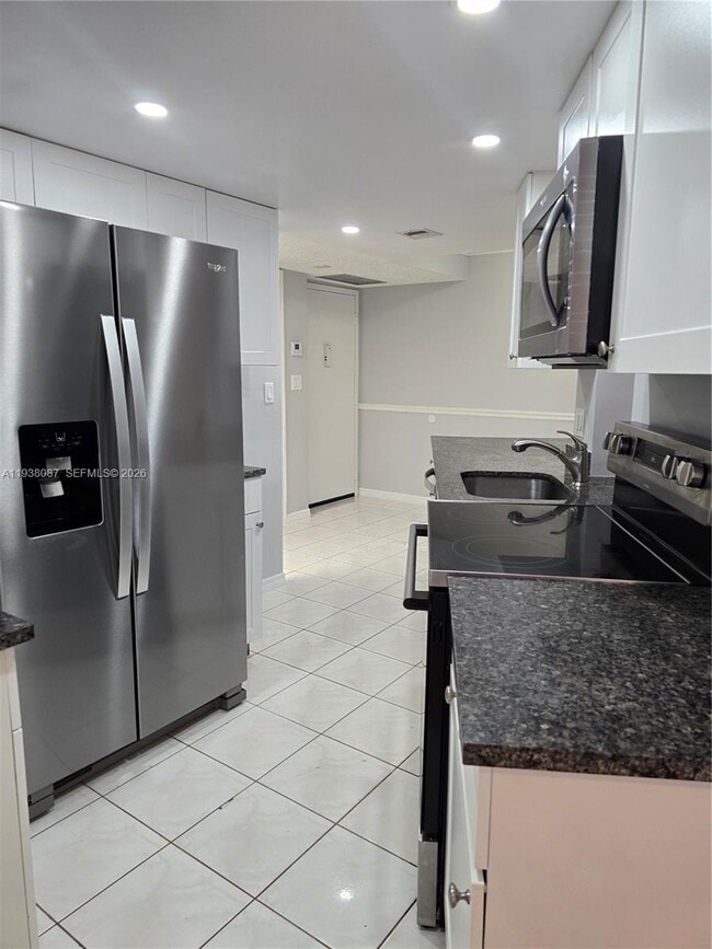 Building Photo - 6921 Environ Blvd