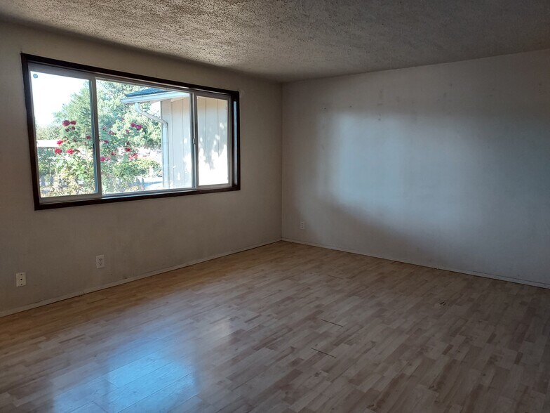 Building Photo - 2145 Primrose St
