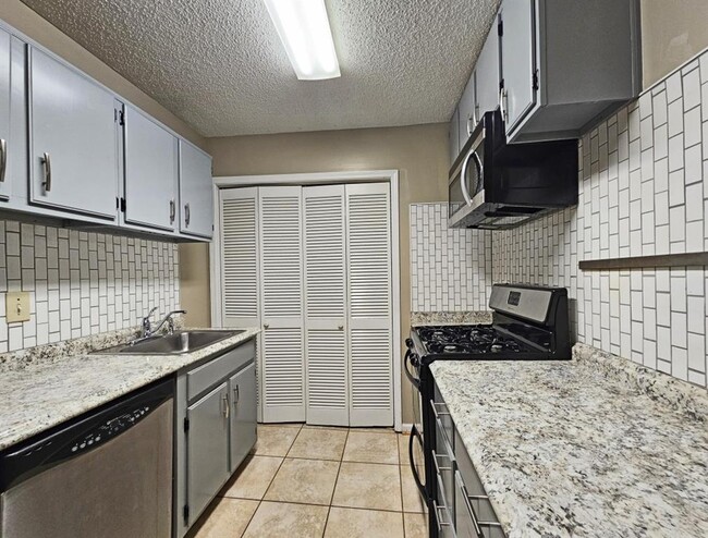 Building Photo - 597 Emory Oaks Way