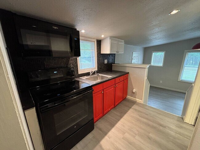 Building Photo - 700 S College Dr
