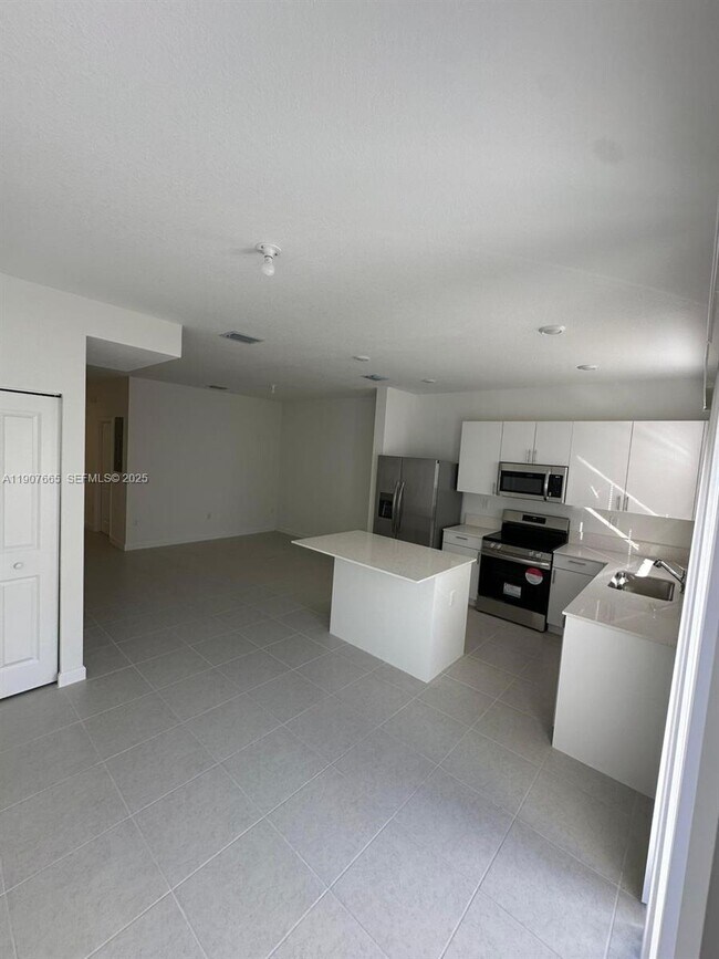 Building Photo - 12848 SW 232nd Ter