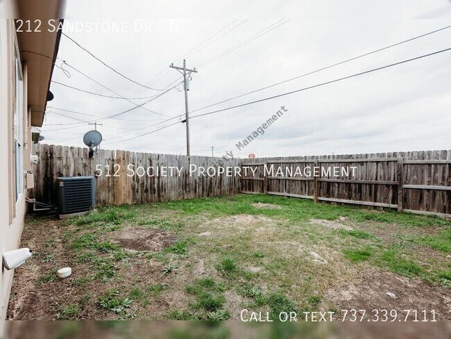 Building Photo - 212 Sandstone Dr