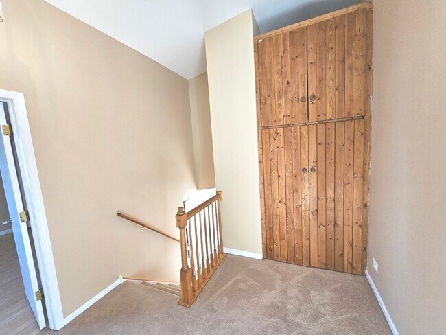 Building Photo - 2315 Meadows Ln