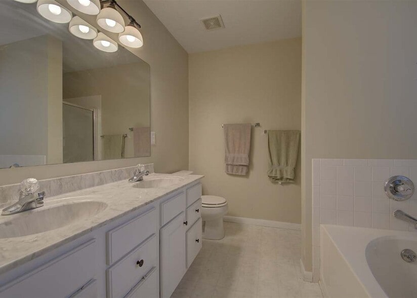 Bathroom - 1468 Taramore Dr