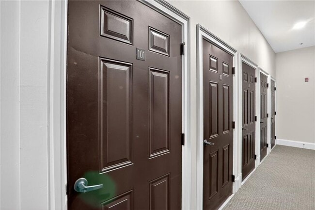 Building Photo - 11 Perimeter Center E