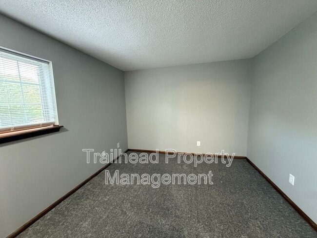 Building Photo - 3411 NW Duncan Rd