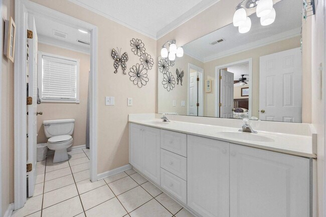 Building Photo - 113A S Yaupon Dr