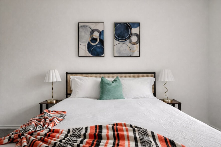 Building Photo - 1002 Clayton Ln