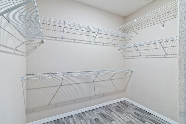 Building Photo - MOVE IN SPECIAL- Beautiful 4/2.5 Townhome For Rent in Harmony