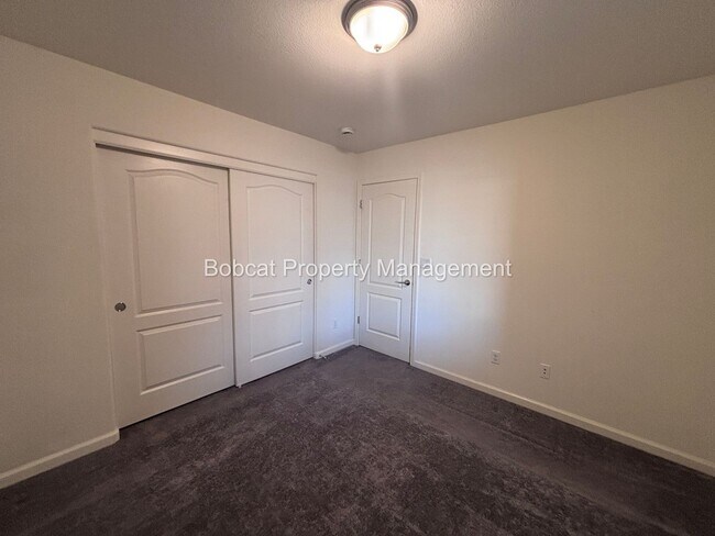 Building Photo - Large Home in Dayton with Mother In Law Quarters