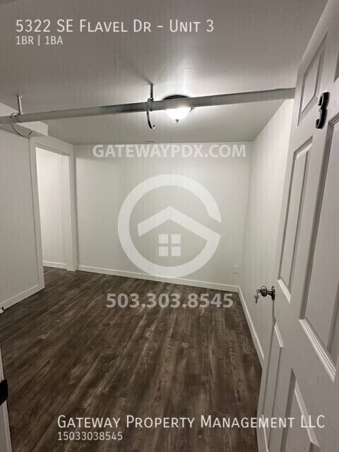 Building Photo - 5322 SE Flavel Dr