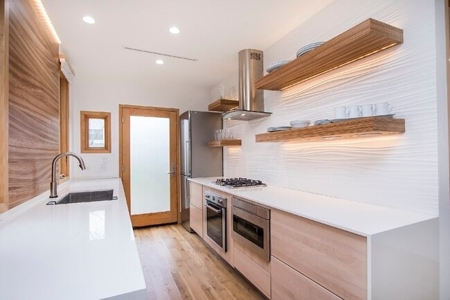 Building Photo - 811 E 23rd St