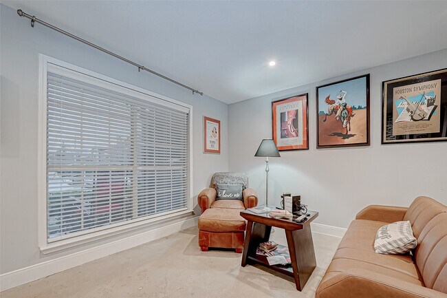 Building Photo - 1860 White Oak Dr