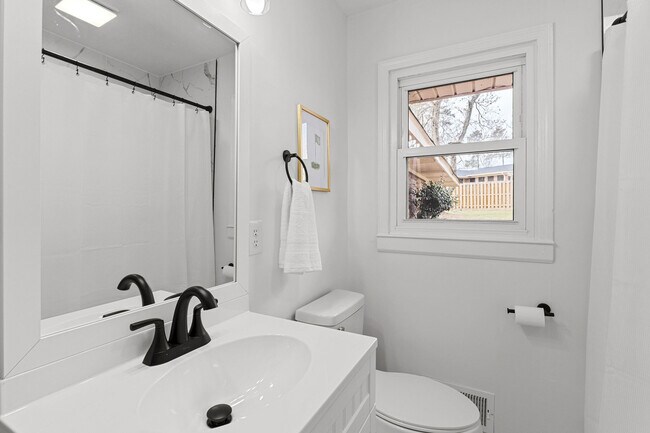 Building Photo - 743 Lancaster Rd