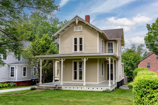 Primary Photo - 44 Meadow St