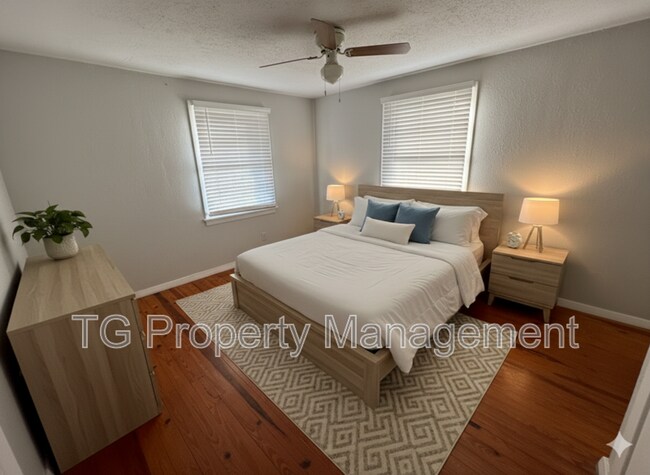 Building Photo - 5557 Ramona Blvd