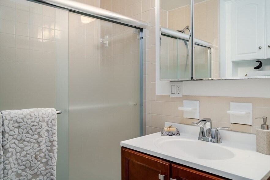 Building Photo - 116 Brook St