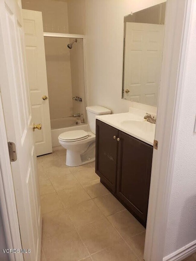 Building Photo - Desirable lower level 2+1 in gated community